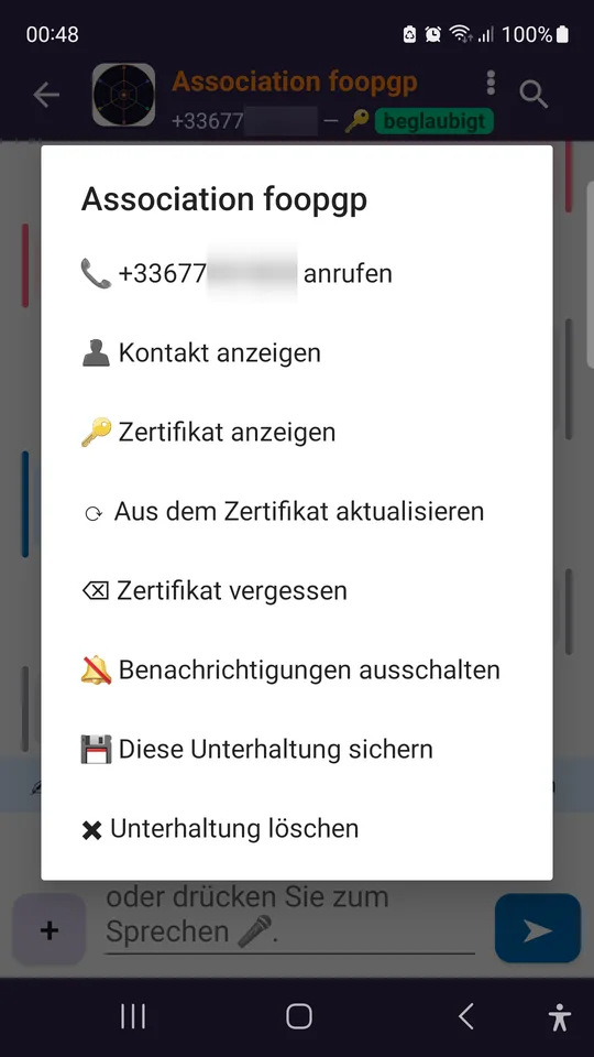 Das Menü einer Unterhaltung: anrufen, den Kontakt und sein Zertifikat ansehen.