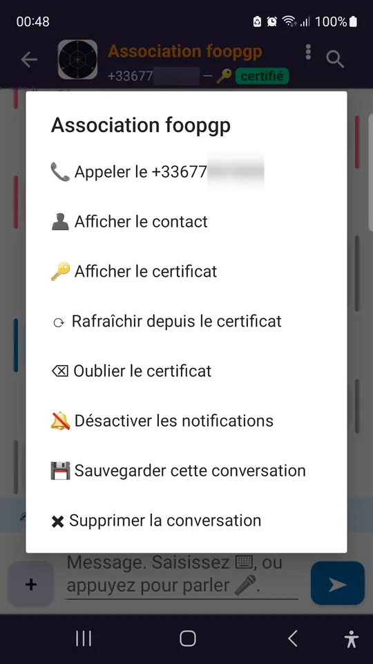 Le menu d'une conversation : appeler, voir le contact et son certificat.